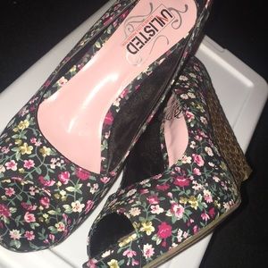 Size 6.5 floral wedge heels.